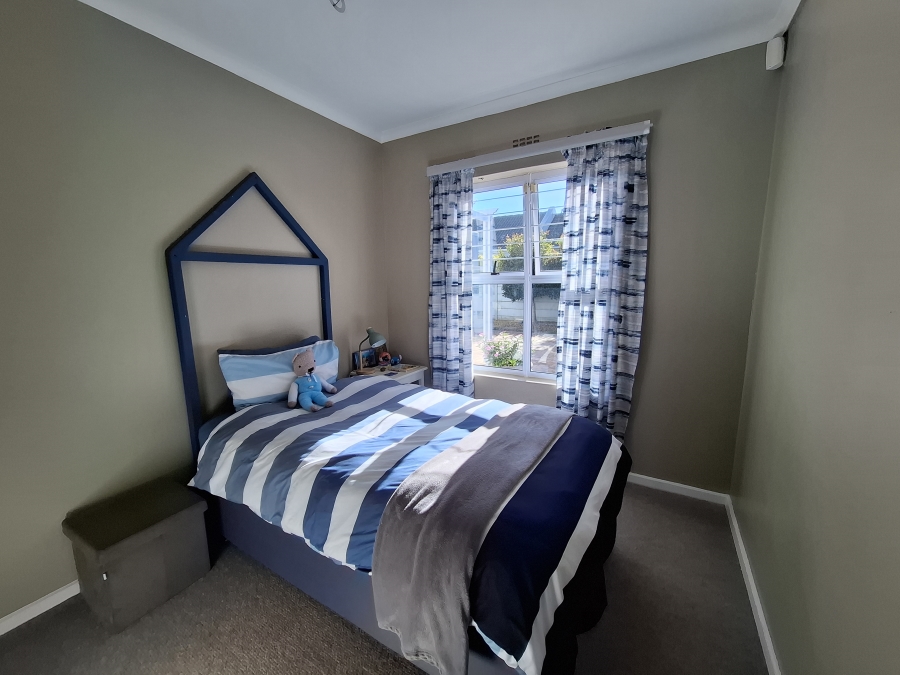 To Let 4 Bedroom Property for Rent in Sunningdale Western Cape